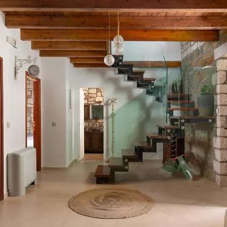 Roi Villa *