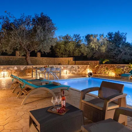 Roi Villa *
