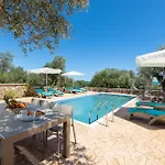 Roi Villa