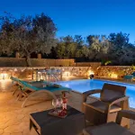 Roi Villa *